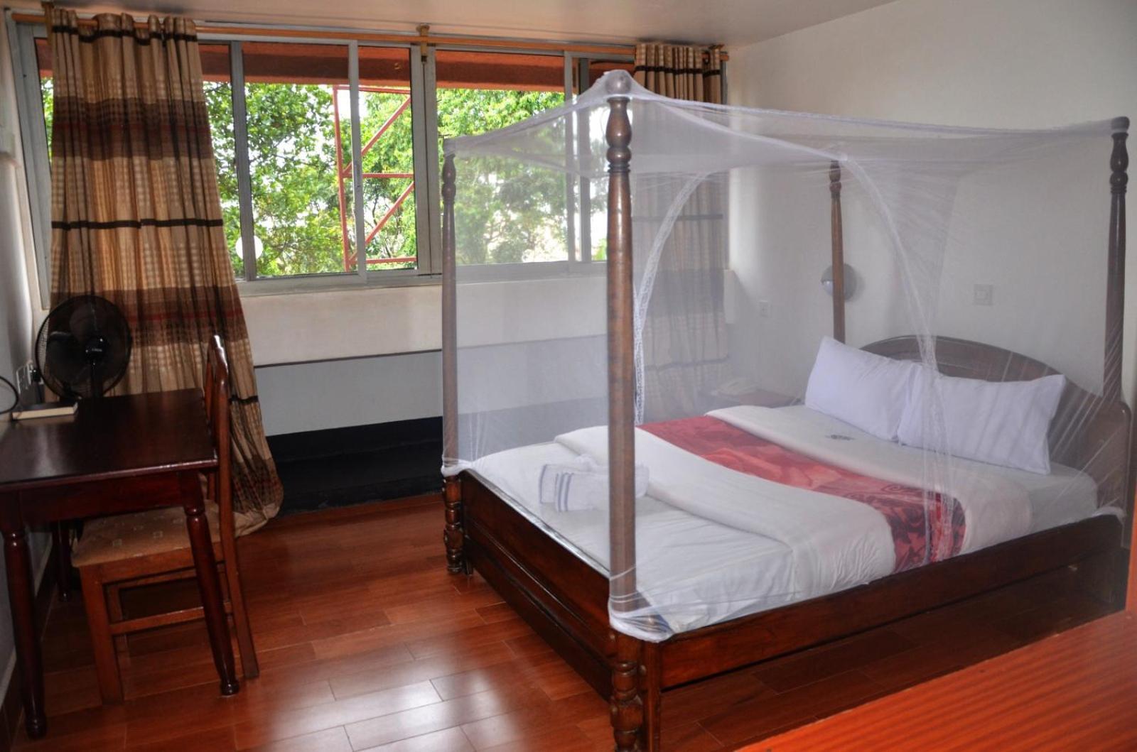 Entebbe Flights Motel Bagian luar foto