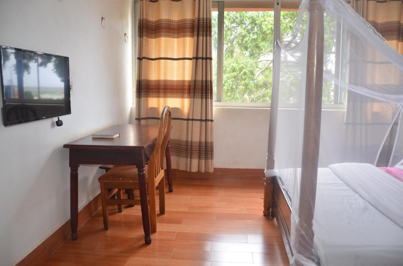 Entebbe Flights Motel Bagian luar foto