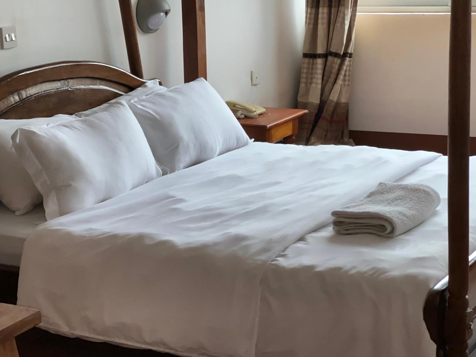 Entebbe Flights Motel Bagian luar foto