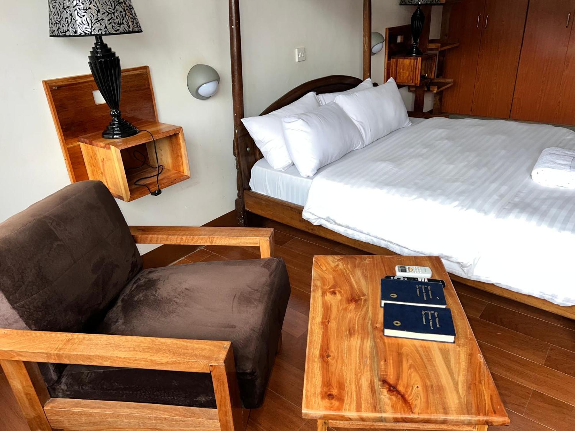 Entebbe Flights Motel Bagian luar foto