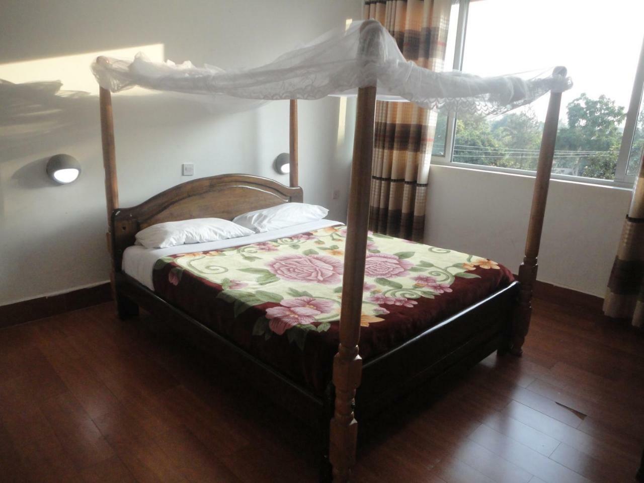 Entebbe Flights Motel Bagian luar foto