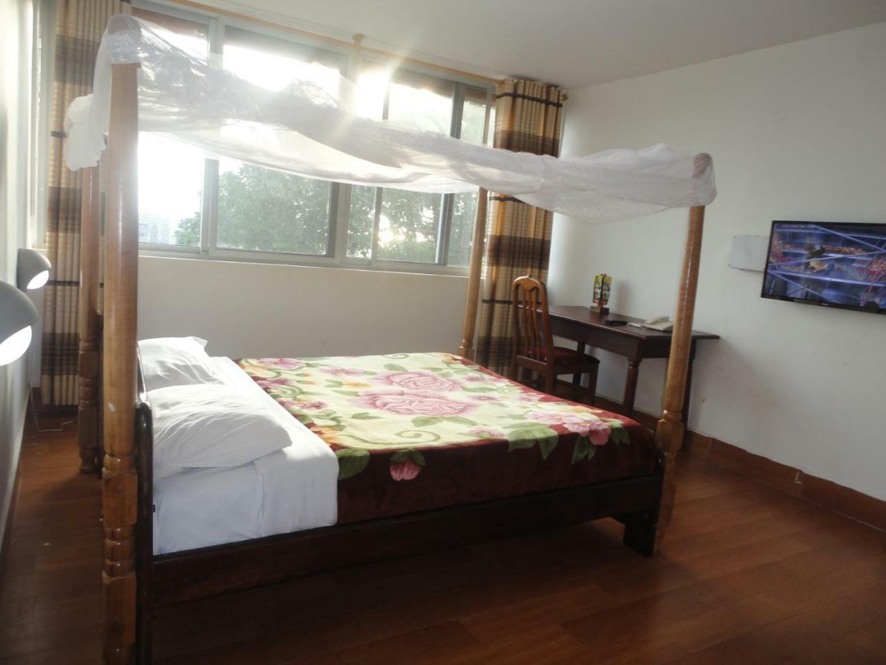 Entebbe Flights Motel Bagian luar foto