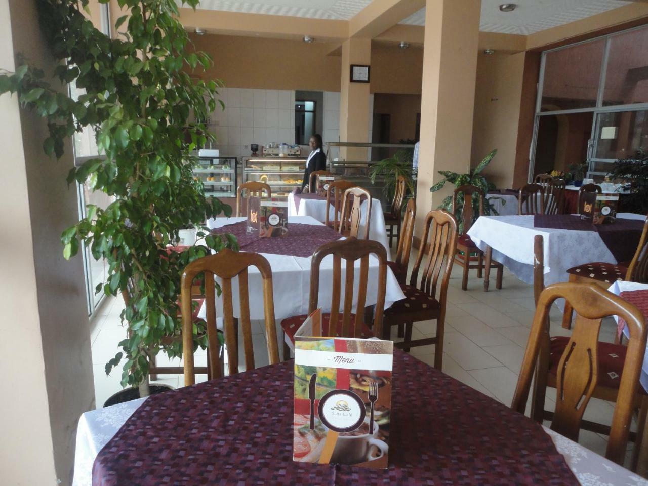 Entebbe Flights Motel Bagian luar foto