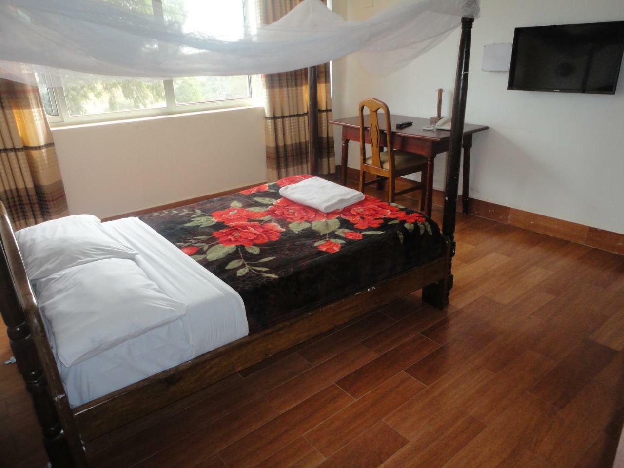 Entebbe Flights Motel Bagian luar foto