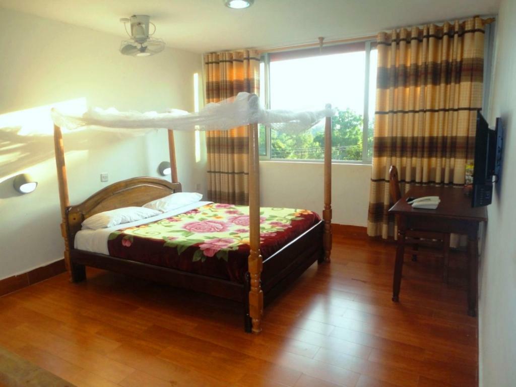 Entebbe Flights Motel Bagian luar foto