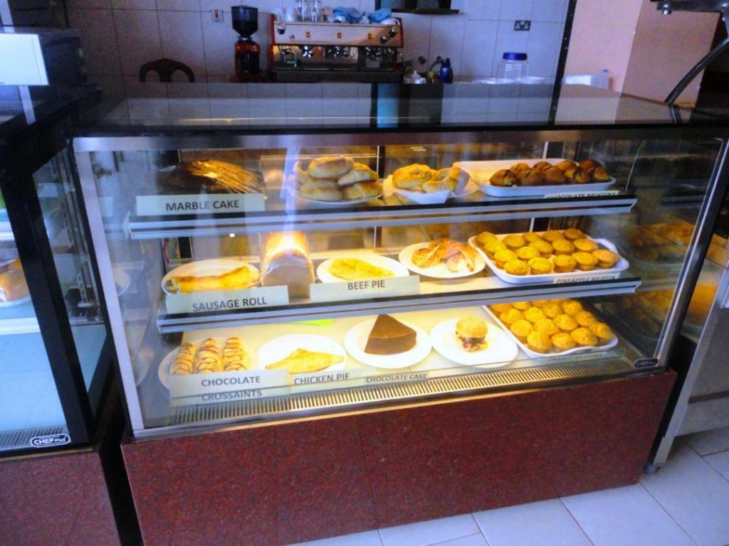 Entebbe Flights Motel Bagian luar foto