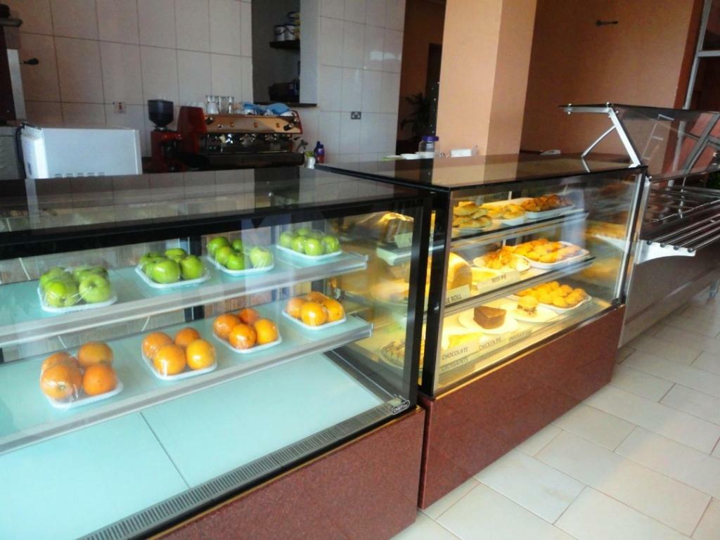 Entebbe Flights Motel Bagian luar foto