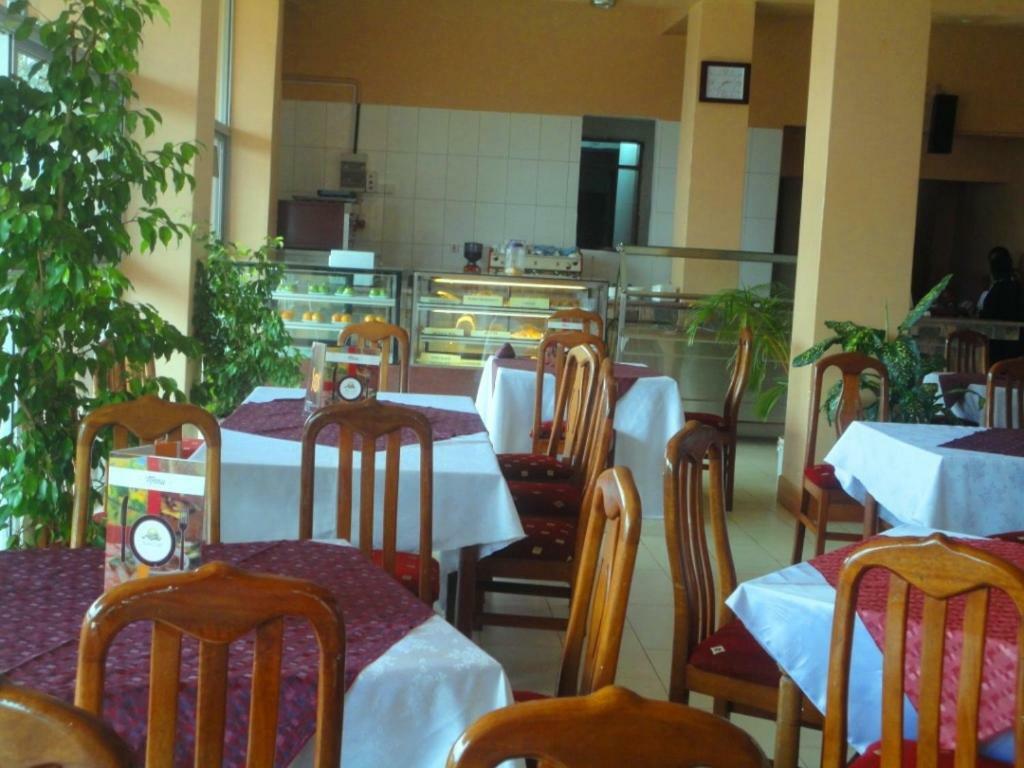 Entebbe Flights Motel Bagian luar foto
